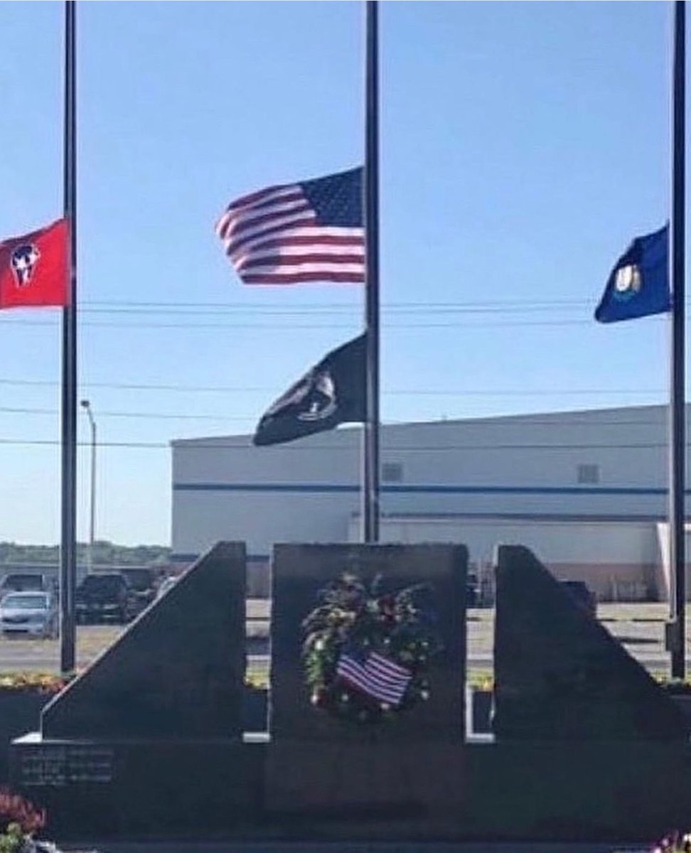 op_hawkeye's tweet photo. 10.3.1993 ~ SSG Thomas Field πΊπΈ
#OpHawkeyeRemembers #ThomasField #160thSOAR #NSDQ #SilverStar #BronzeStar #PurpleHeart
#BattleofMogadishu #OperationGothicSerpent
π https://t.co/zVyJifjGgA
π https://t.co/jX6izFZlRh
π° https://t.co/nqi0nYgBIZ
π° https://t.co/tekeK5x9lg https://t.co/uEMaAudwe3