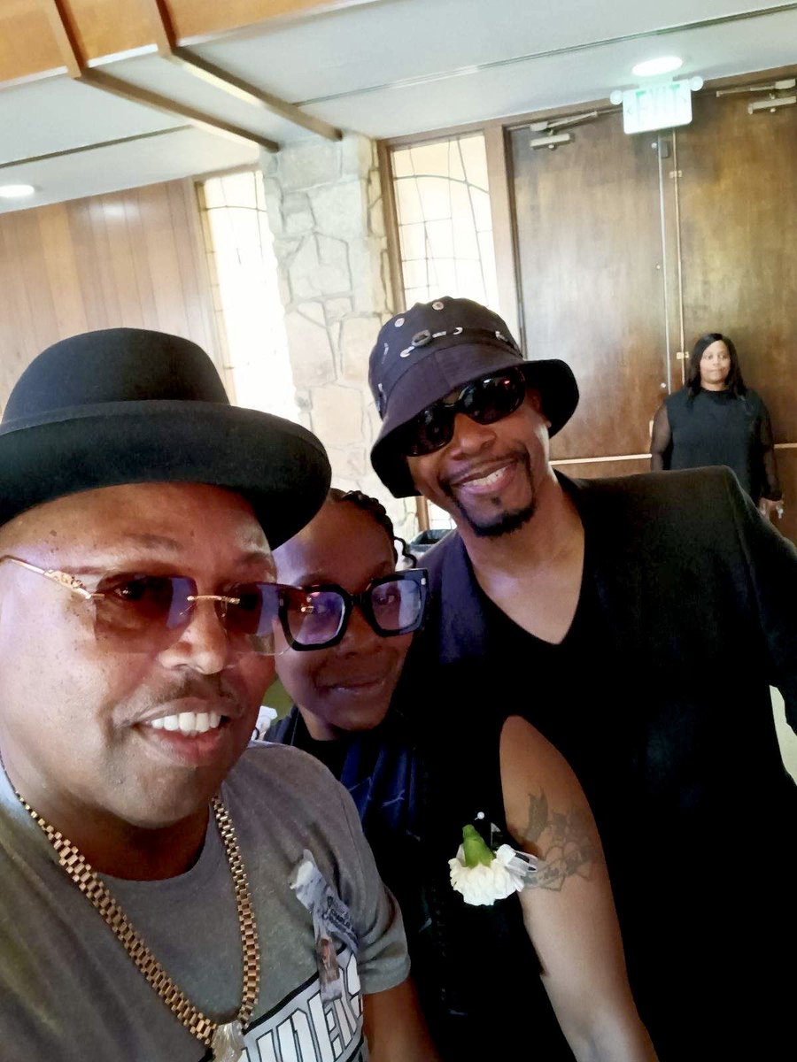 MC HAMMER e/acc tweet media