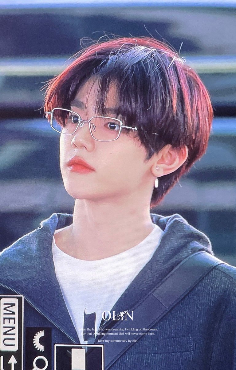 241004 출국 pre.

생머리다!!!!!!

#ZEROBASEONE #ZB1 #제로베이스원 #장하오 #ZHANGHAO #章昊 #ジャンハオ