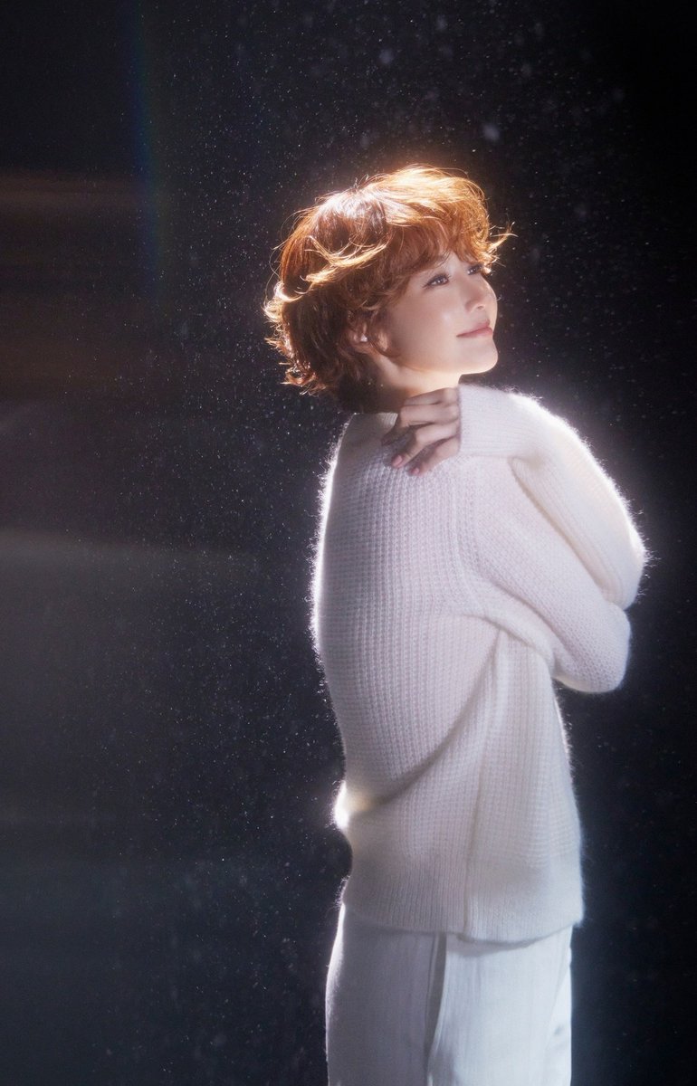 imbcenews's tweet photo. 고준희, 부상으로 불참했던 연극 마쳐 "무대 공포증 이겨내" [일문일답]
#고준희 #GoJoonhee #연극 #엔젤스인아메리카 #iMBC연예 

첫 무대 직후 고준희는 컨디션 난조로 인해 공연 불참을 알리면서 아쉬움을 안긴 바 있다. 이후 그는 다시 복귀해 마지막까지 무대에서 열정을 빛냈다.

"이번 연극 ‘엔젤스 인 아메리카’ 공연을 봐주신 모든 관객분들 그리고 관심 가져 주신 분들께 진심으로 감사드린다는 말을 전하고 싶습니다. 

또 국내뿐만 아니라 해외에서도 공연을 보러 와주신 분들도 있는 걸로 알고 있는데 평소 낯가림이 있고 쑥스러움에 퇴근길 대화 같은 것들을 나누지 못해 죄송함도 들지만 격려와 응원의 말씀 늘 잊지 않고 있습니다."

⬇️기사 Click Plz⬇️
https://t.co/xjNPc83f7R
