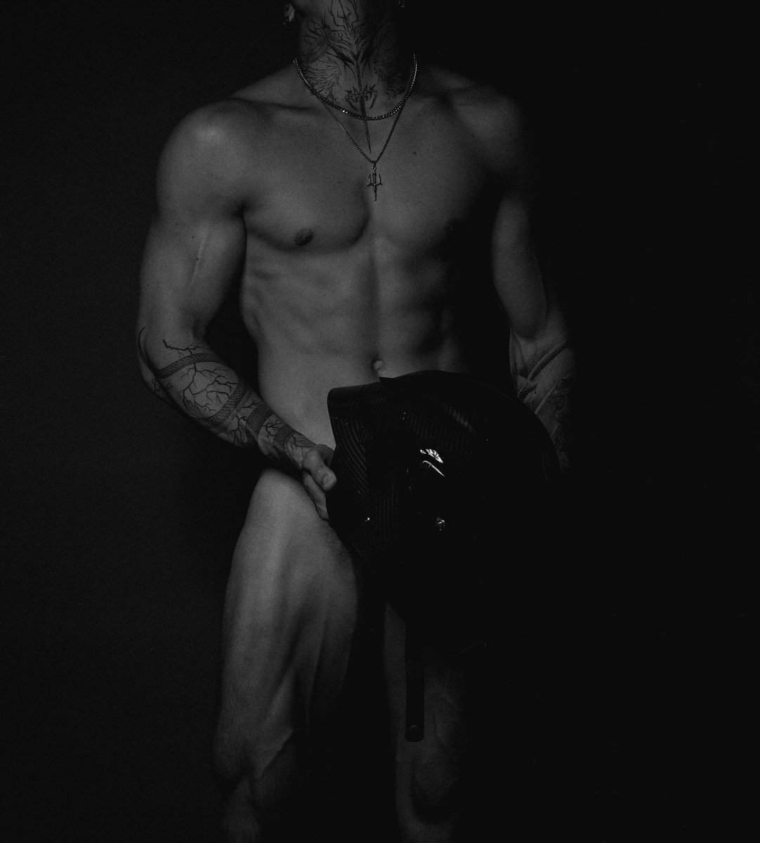 ap_m0t0's tweet photo. B&amp;W to show the Soul. https://t.co/dXMAxFYC2J