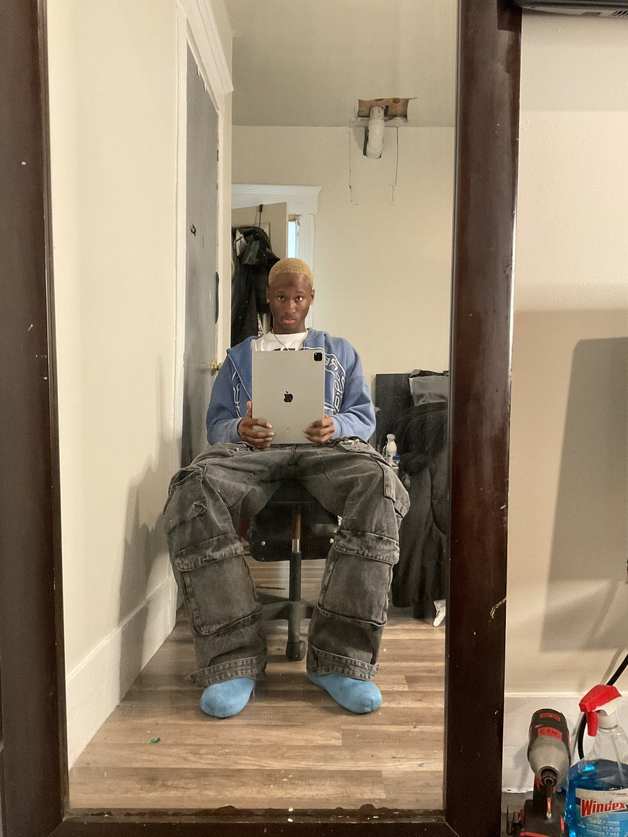 TrvpWave6's tweet photo. iPad Flicks 🙇🏽‍♂️ #streetfashion https://t.co/lCl9DokPCU