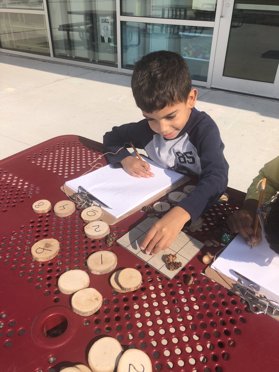 MrsHicksRECE's tweet image. Such a beautiful day for some outdoor learning! Playing with numbers! 🎲♥️
- Counting and recognizing numbers. 
- One to one correspondence 
- Experimenting with numbers 
@BernadetteOCSB