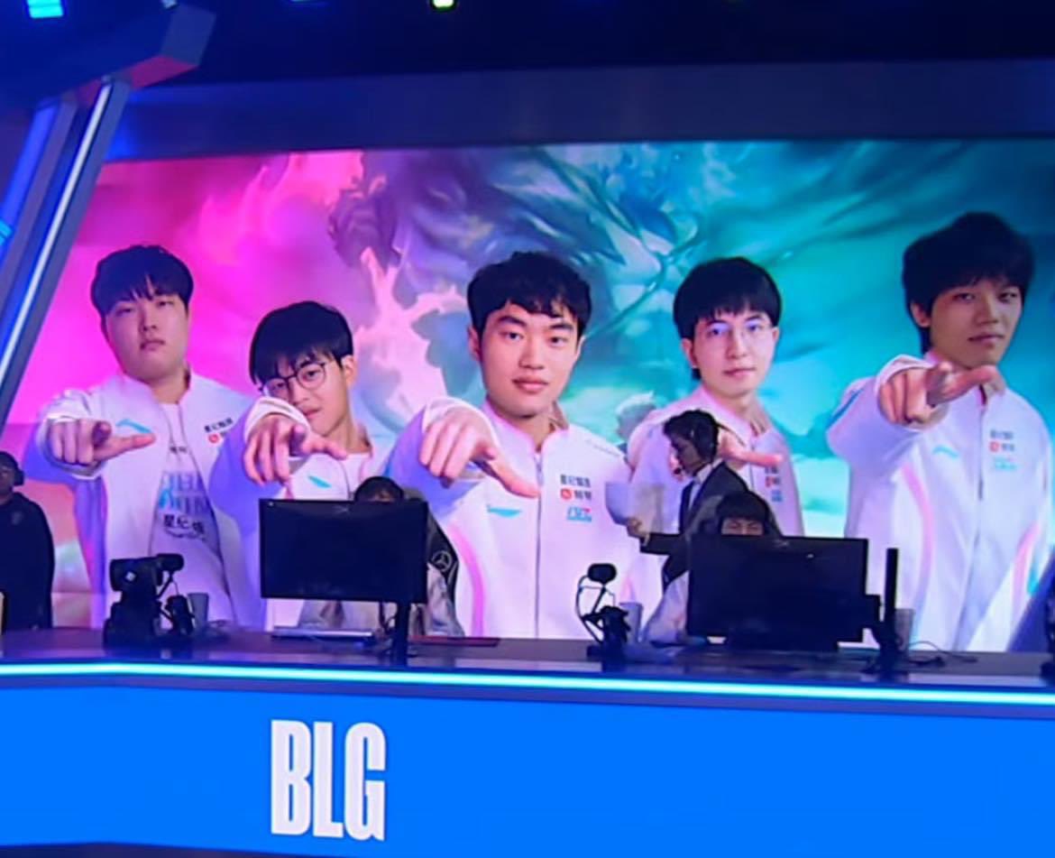 vaaaaannee_'s tweet photo. memes aside, i don't think this is acceptable as a production in Worlds. wtf is happening in LEC prod team https://t.co/qkQmumghG7