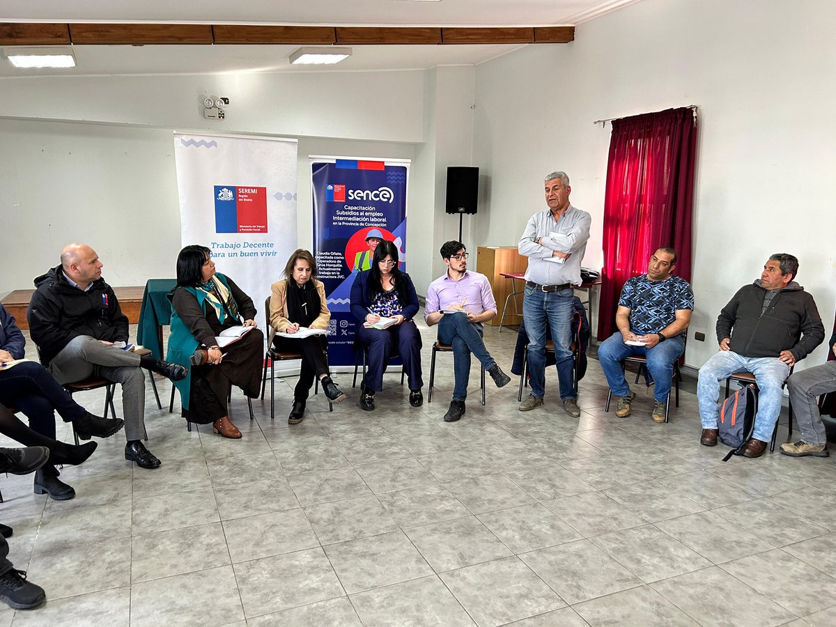 ✔️Nuestro jefe de la Div. de Empleo, Fidel Bennett, junto a la Dir. <a href="/SenceChile/">Servicio Nacional de Capacitación y Empleo, Sence.</a>, Romanina Morales, encabezaron reunión con representantes de sindicatos de contratistas de Huachipato, para compartirles la medida que incentiva la no desvinculación de trabajadores de estas empresas.