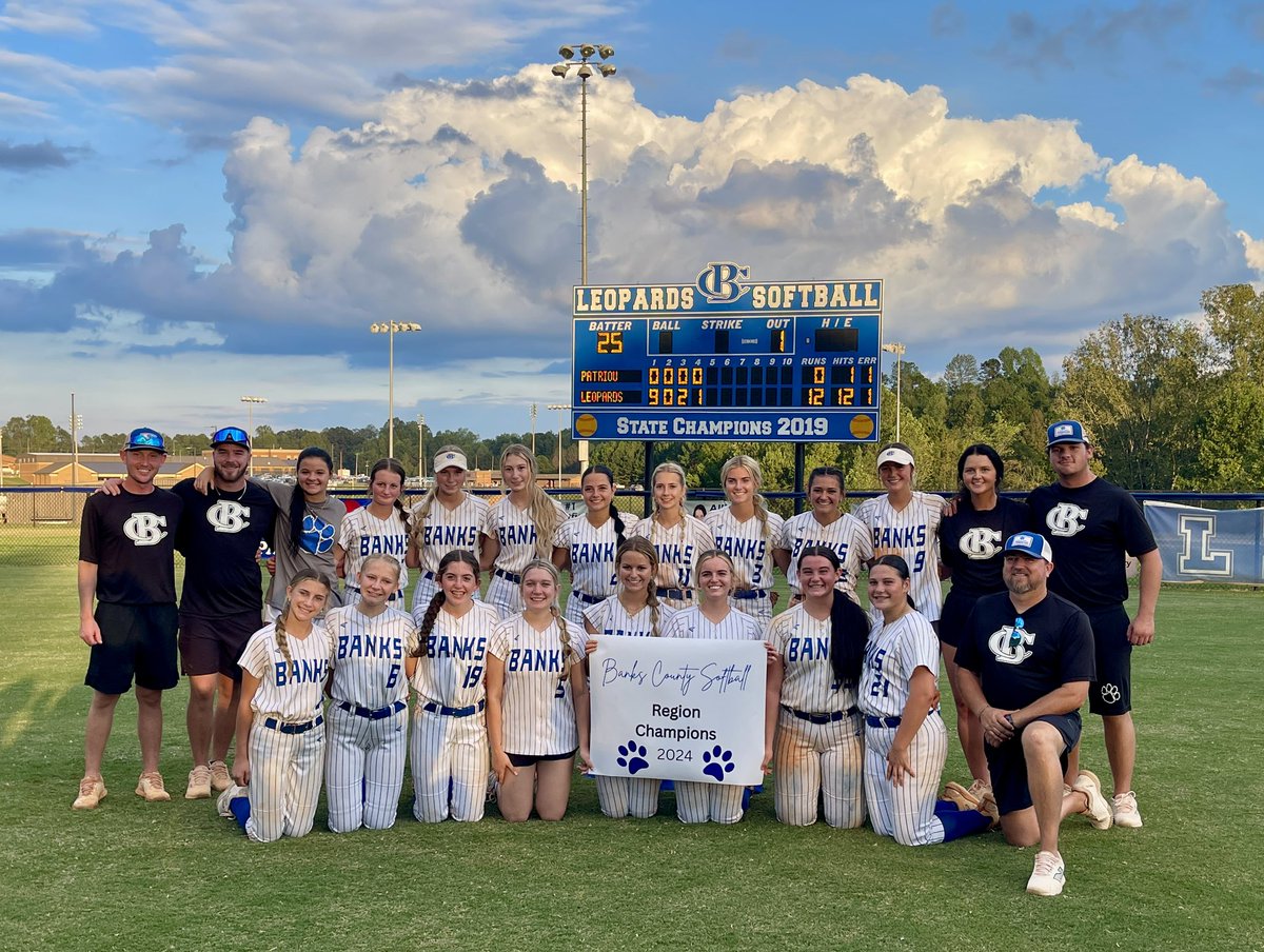 Region Champs! We’re so proud of these ladies and all their hard work! Keep chopping!