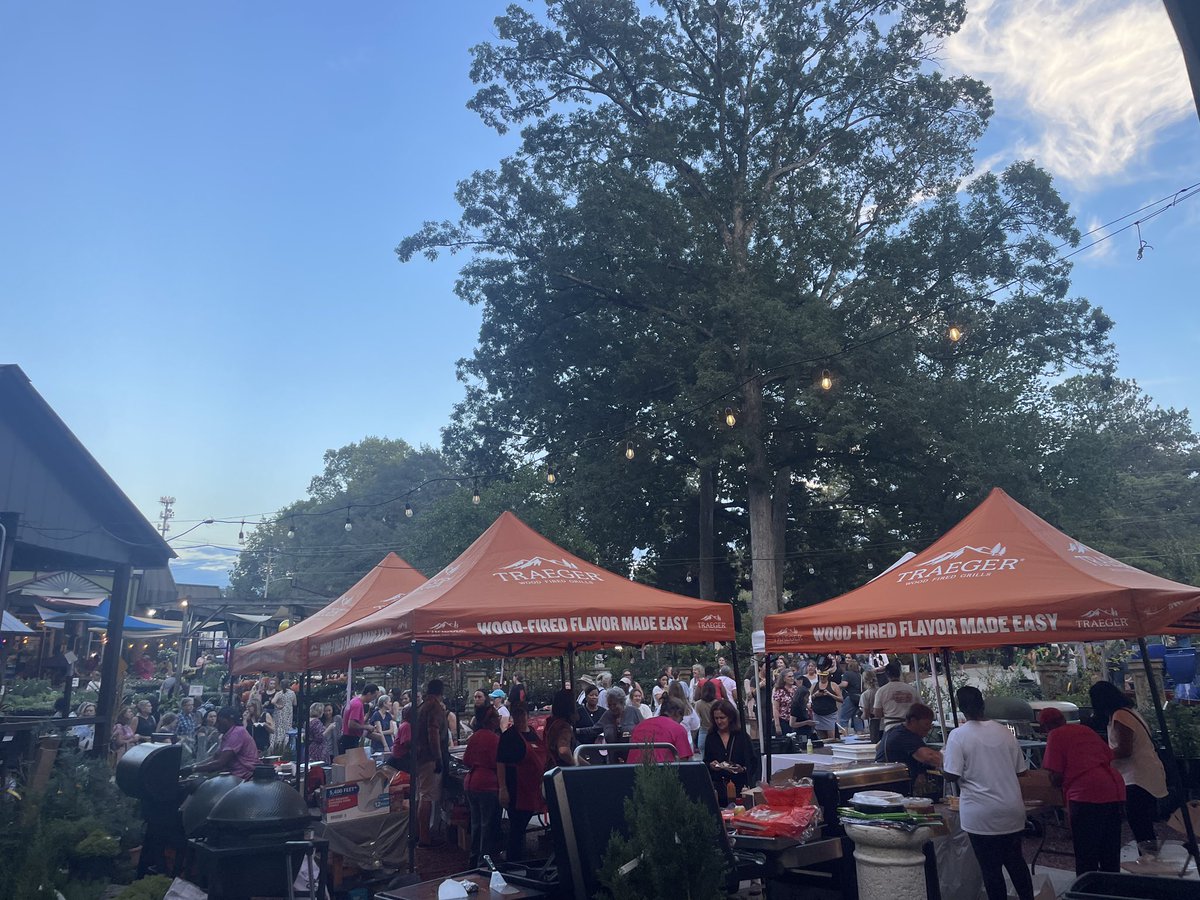 JenWesthoven's tweet photo. Yall this is #LadiesNight at my local @AceHardware and its KILLER. Band, Brunswick stew, ribs, cakes, cocktails, and 30%off . #DecaturGA https://t.co/a8ywm5zR8w