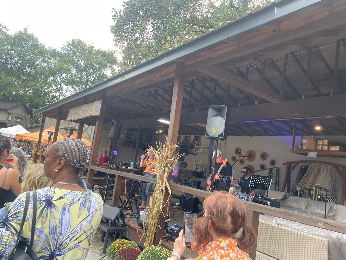 JenWesthoven's tweet photo. Yall this is #LadiesNight at my local @AceHardware and its KILLER. Band, Brunswick stew, ribs, cakes, cocktails, and 30%off . #DecaturGA https://t.co/a8ywm5zR8w