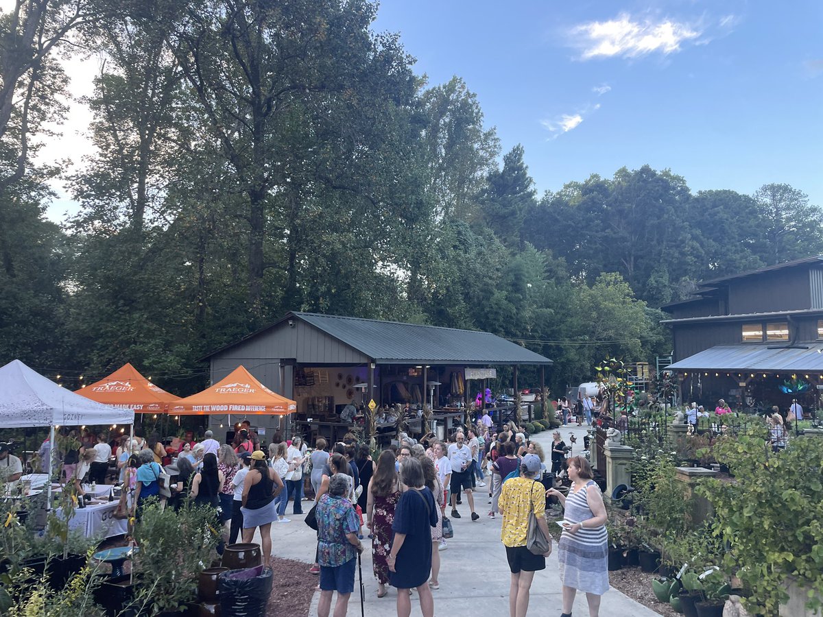 JenWesthoven's tweet photo. Yall this is #LadiesNight at my local @AceHardware and its KILLER. Band, Brunswick stew, ribs, cakes, cocktails, and 30%off . #DecaturGA https://t.co/a8ywm5zR8w