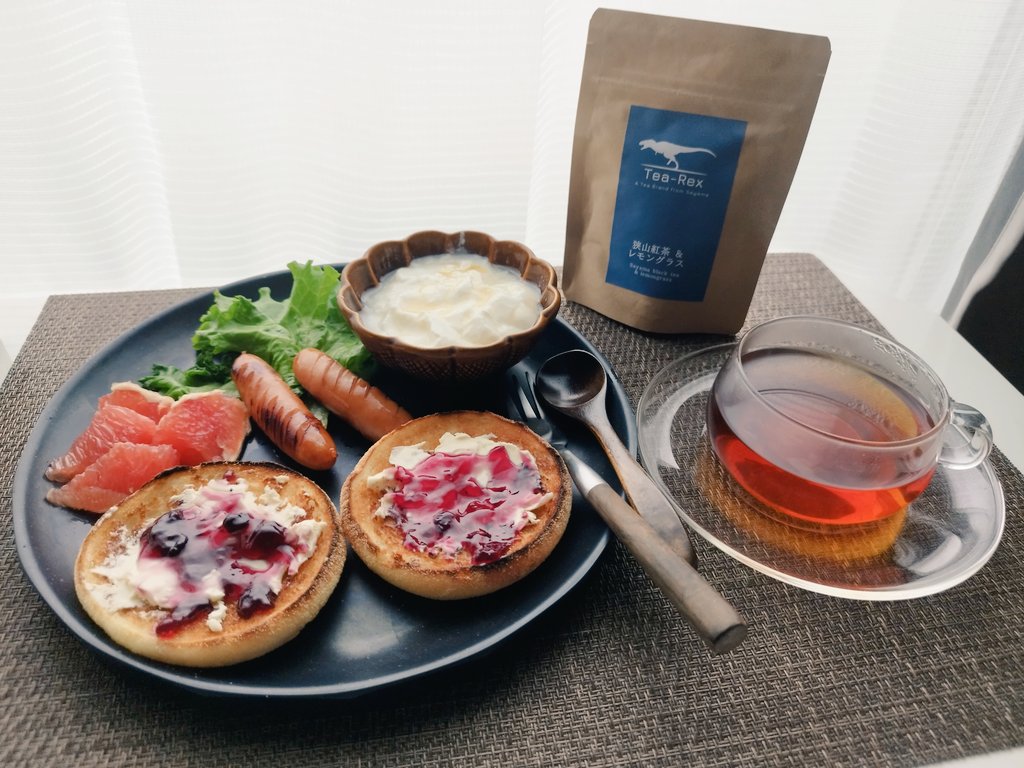 tearex_sayama's tweet photo. クリームチーズとブルーベリーマフィンセット&Tea-Rex狭山紅茶&レモングラス☀
今日少し緊張する予定が👀
やはりここは甘めの朝ごはんとハーブティーで落ち着いて行きたい所存…!
今日も楽しく頑張ろう✊
#朝ごはん #茶好連 #木漏れ日のお茶会 #TeaRex #狭山茶 #狭山紅茶 https://t.co/QNifgU6UB7