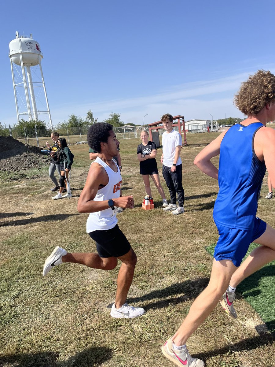 BlackraiderXC's tweet photo. Varsity boys take on the South Sioux invite! https://t.co/Qpv24INcc3