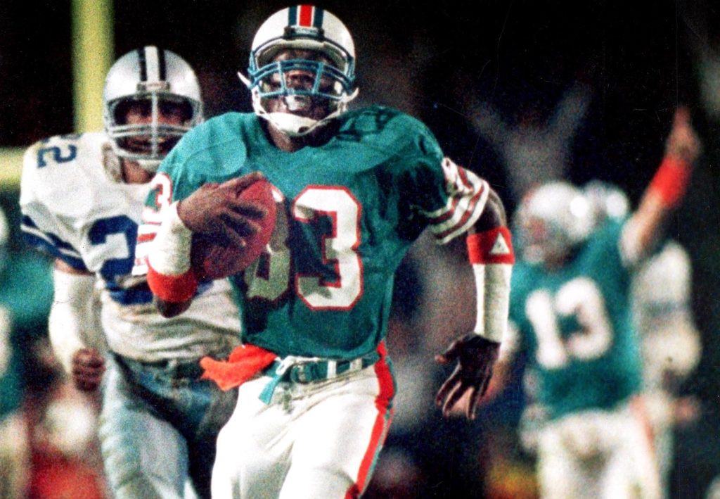 SSMiamiDolphins's tweet photo. #Dolphins luminaries #Clayton, #Kuechenberg, #Stanfill, #Anderson among 60 senior candidates for Pro Football Hall of Fame https://t.co/rj96XOMGZE https://t.co/u7A7gA3ZsS