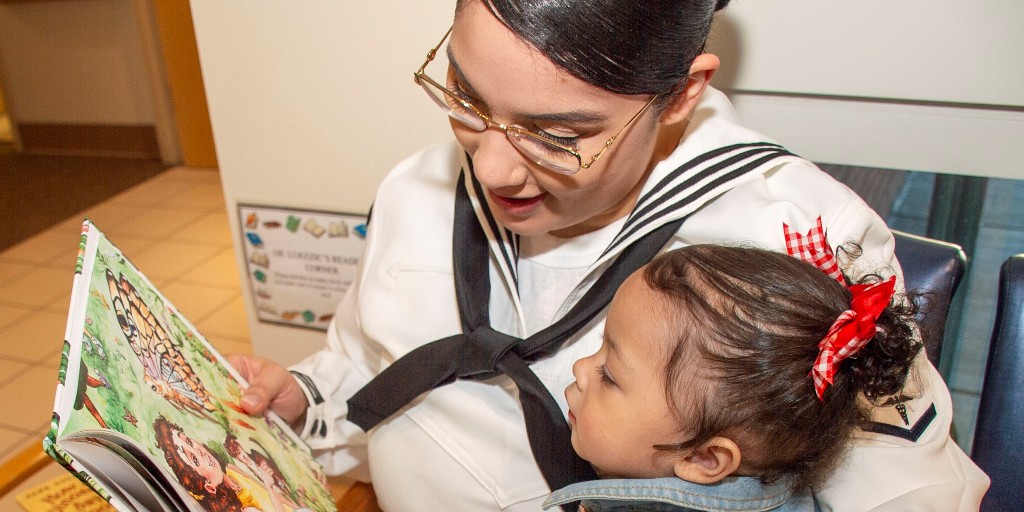 Kudos to the @usnavy hospital corpsmen at Navy Medicine Readiness Training Unit Everett who are helping their pediatric patients foster a love of reading. Learn why the team created Dr. Lukezic’s Reading Corner and the impact it’s had on families: bit.ly/4dBB0ZH