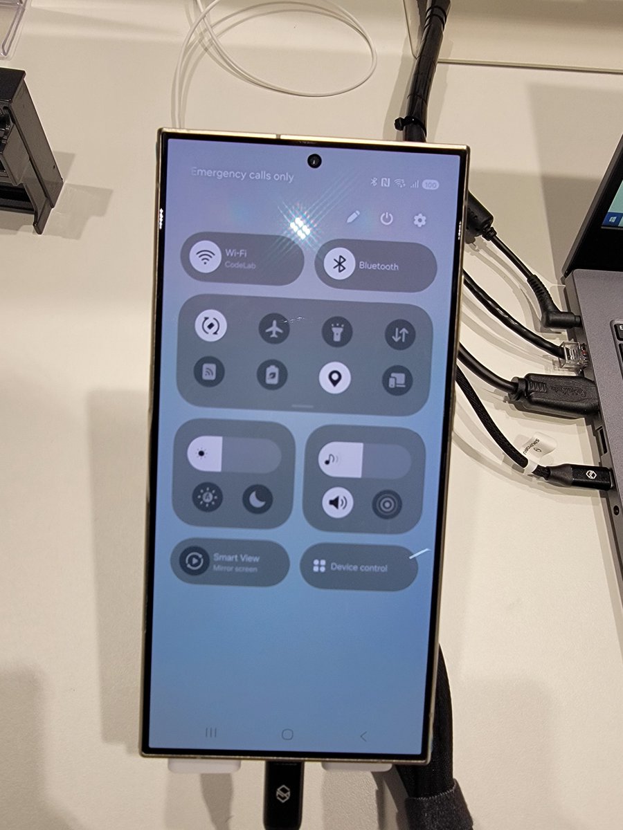 OnlyTechAE's tweet image. What you think of the new #Samsung #UI7   Notifications and quick control panel 🙂 #samsunggalaxy #GalaxyAI