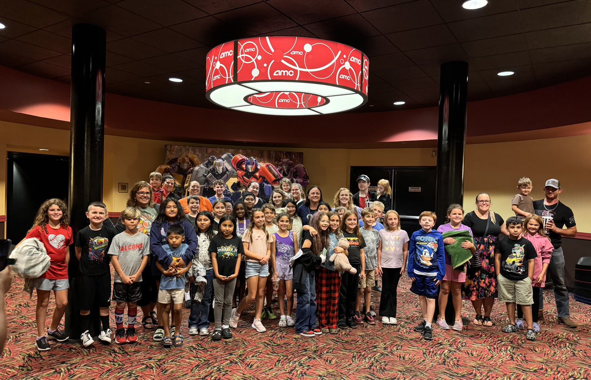 hcpsBailey's tweet image. Our 4th graders have been reading The Wild Robot. Tonight we met to watch the movie. What a great night! @KWillis_SDHC @OrlowskiHCPS