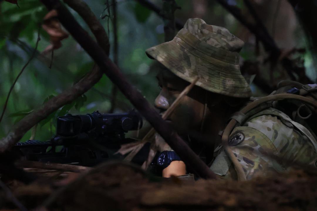 ADFinMalaysia's tweet photo. Welcome to the Jungle! @AustralianArmy soldiers are being put to the test in the jungles of Malaysia this week! We have much to learn from Angkatan Tentera Darat and the unforgiving terrain in Sik! #RCB #MAJDP @AusArmy230TRGGP @COMD7BDE @MarkasATM @AusHCMalaysia https://t.co/FnLVi0YghT
