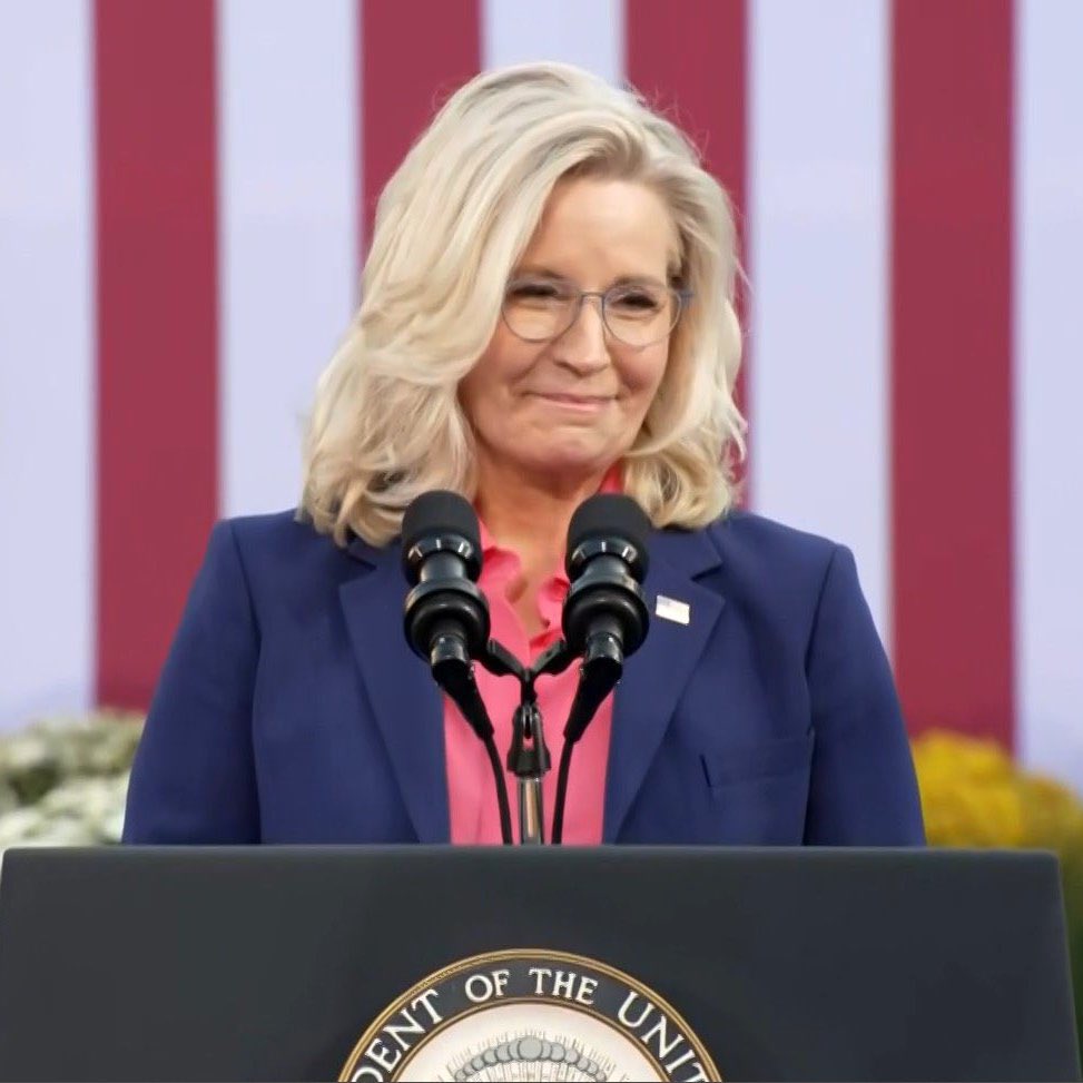 Protect Kamala Harris ✊ tweet media