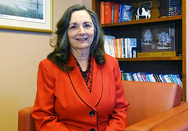 🔴 Indira Urbaneja puso a disposición su teléfono para que sean reveladas las conversaciones que tuvo con la presidenta del Centro Carter, Jennie Lincoln, y pueda mostrarse al mundo "quien es ella realmente".

🗣️ Lo que ha mostrado Jorge Rodríguez es poco. Sin miedo esperaré a