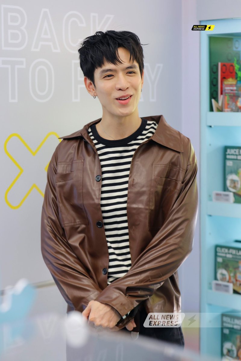 ALLNewsEXPRESS1's tweet photo. “ฟิล์ม ธนภัทร” ร่วมงานเฉลิมฉลอง ครบรอบ 1 ปี POP MART THAILAND “POP MART THAILAND 1st ANNIVERSARY and Hello SIAM SQUARE”

#POPMARTTH1stANNIVERSARY
#POPMART #POPMARTTH
#POPMARTTHAILAND 
#POPARCADE
#ฟิล์มธนภัทร #FilmThanapat https://t.co/dHJLirOsEs
