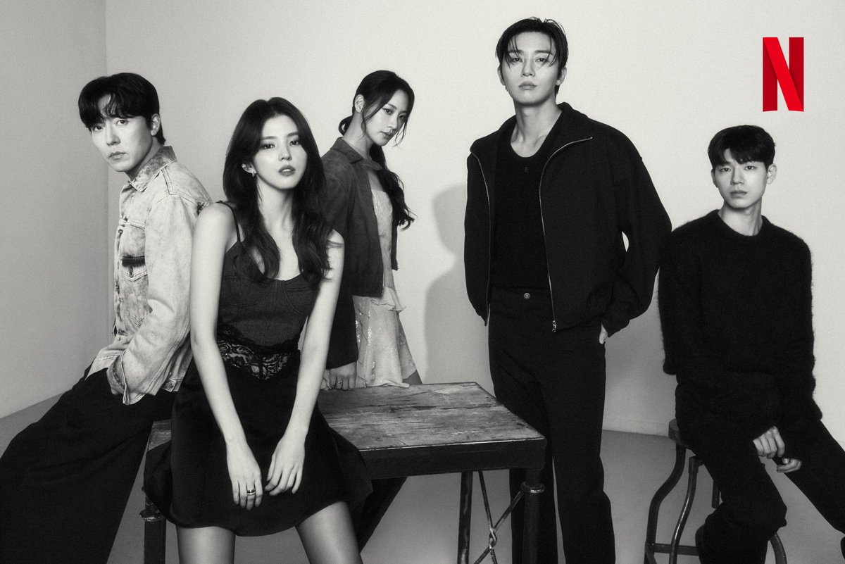 hansoheeglobal's tweet photo. Han Sohee, Claudia Kim, Park Seojoon, Lee Musaeng, and Bae Hyunsung for Netflix series 'Gyeongseong Creature 2'

#HanSohee #한소희 #GyeongseongCreature2 https://t.co/PNrqHsPLj7