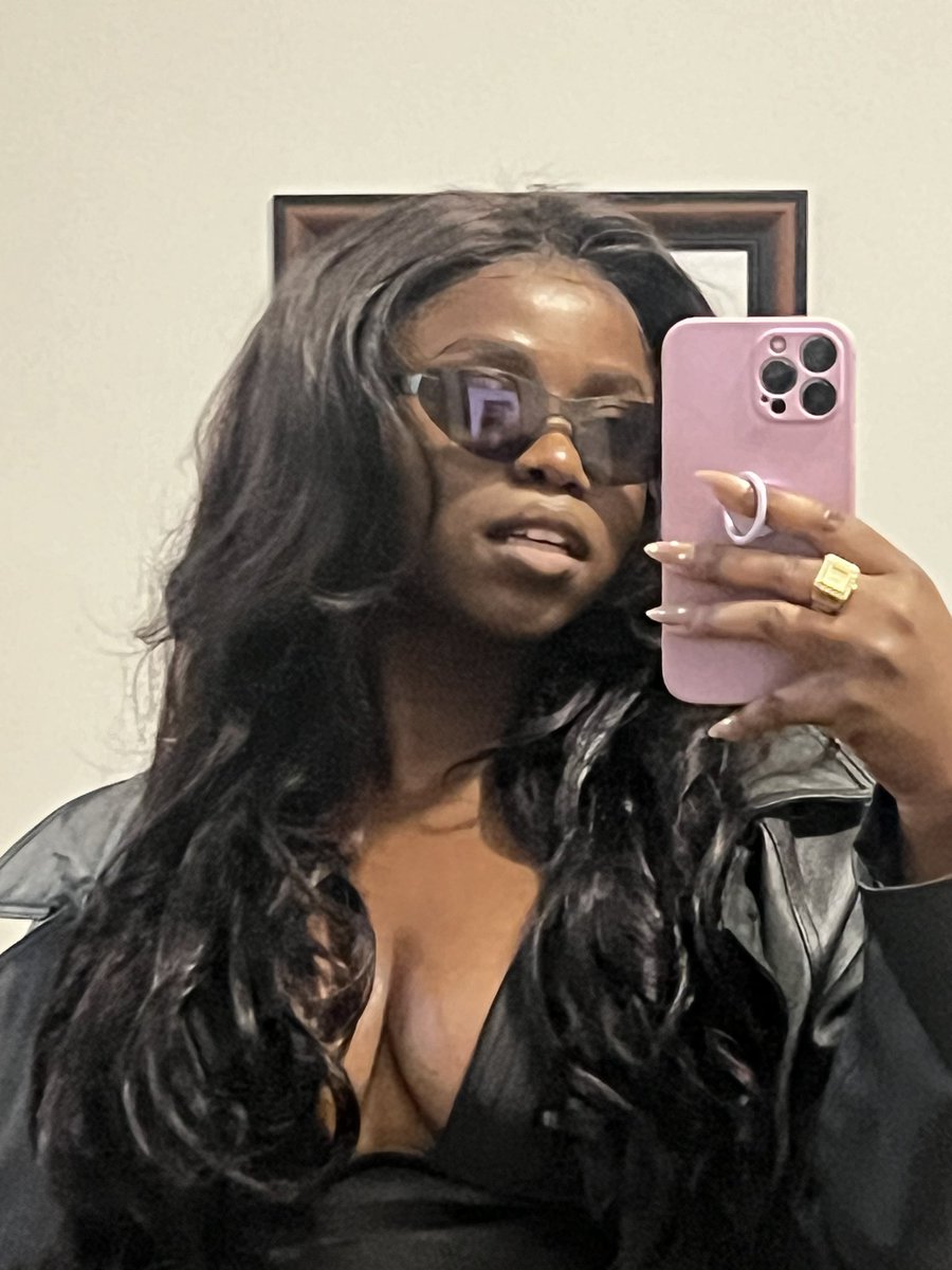 _graceduah's tweet photo. Yall like my necklace? https://t.co/YfuLwMbEFg