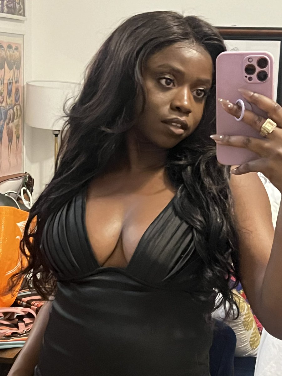 _graceduah's tweet photo. Yall like my necklace? https://t.co/YfuLwMbEFg