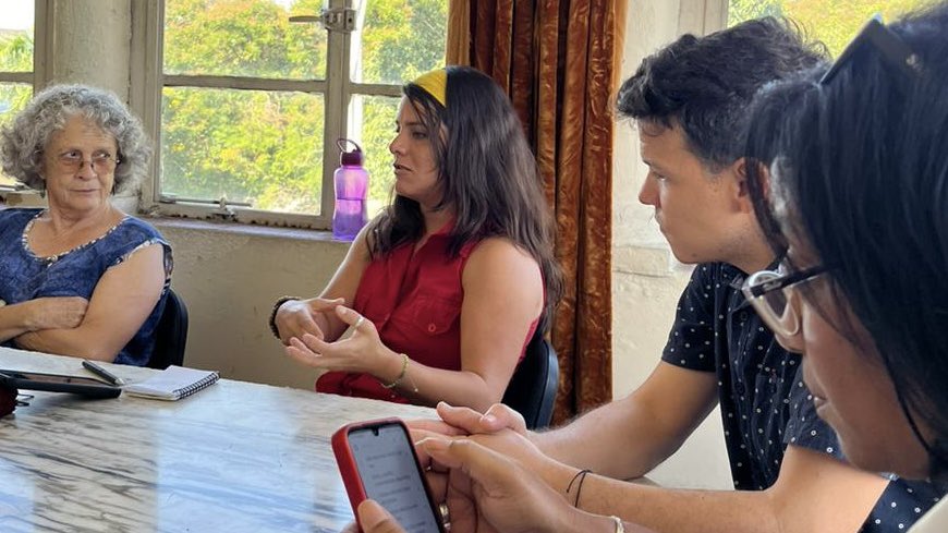 isabelpiper's tweet photo. Hoy nos reuniremos en el ICIC Juan Marinello en La Habana para reflexionar sobre las disputas por las memorias de la Revolución en sus 65 años, aprendiendo sobre el trabajo con jóvenes y sujetos históricos que la hicieron posible.

Hands off Cuba! Let Cuba live! 🇨🇺🚩🏴 https://t.co/KnlTusC8VQ