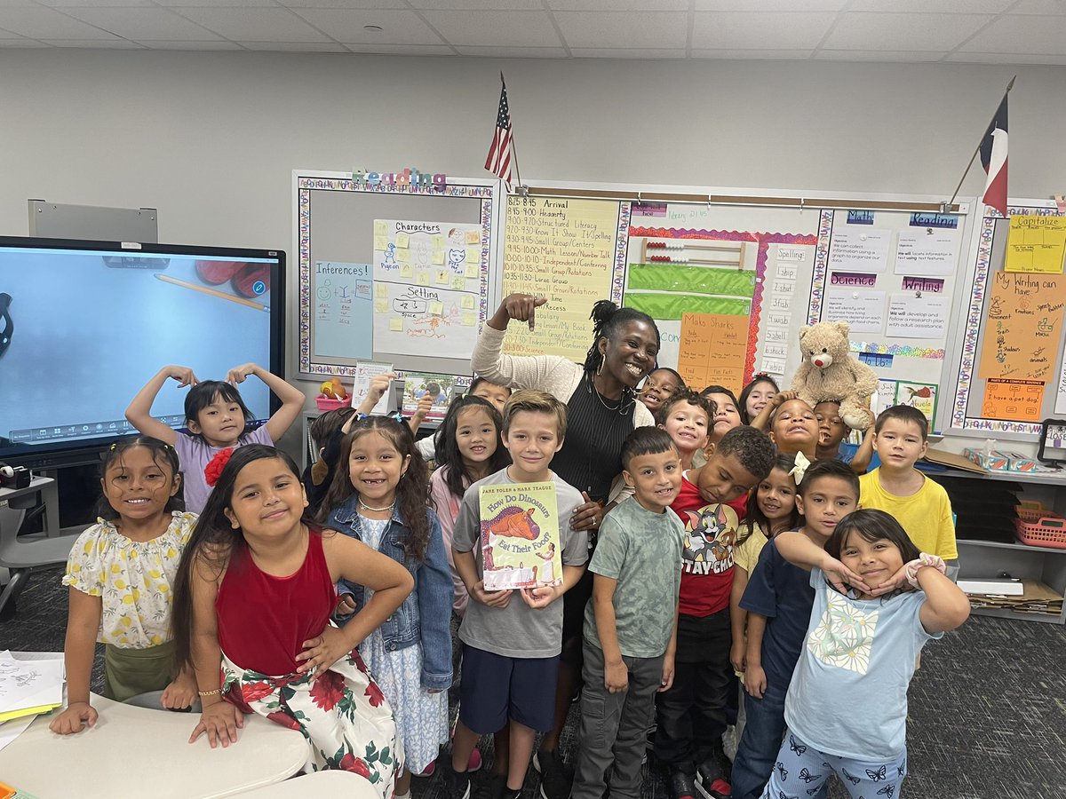_DestineyBlack's tweet photo. I love it when my students come back and see me!!! Last year he saw an older student reading to our class and wanted to do the same!! You are the big kid now Ryder!! Thank you for reading to us! @KirkElementary #kirkcan #PBISPoints https://t.co/mIzcQeXioV