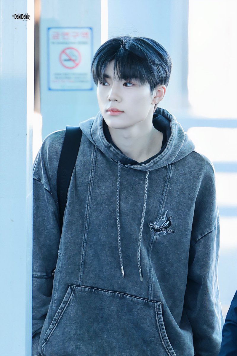 DokiDoki_0110's tweet photo. 241004 ICN 출국 HQ

#박건욱 #PARKGUNWOOK #パクゴヌク #朴乾旭 #제베원 #제로베이스원 #ZEROBASEONE #ZB1 https://t.co/M0buObXhgt