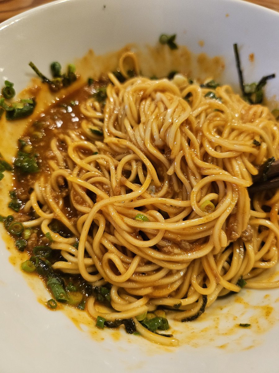 saenai45's tweet photo. 今日の昼は、広島県竹原市の誠家の汁なし担々麺😋

広島風とは違う、味噌の甘さを感じる汁なし担々麺でした。
締めのライスは基本中の基本。

#ランチ
#汁なし担々麺
#広島県竹原市
#誠家 https://t.co/zPkDCd8RNi