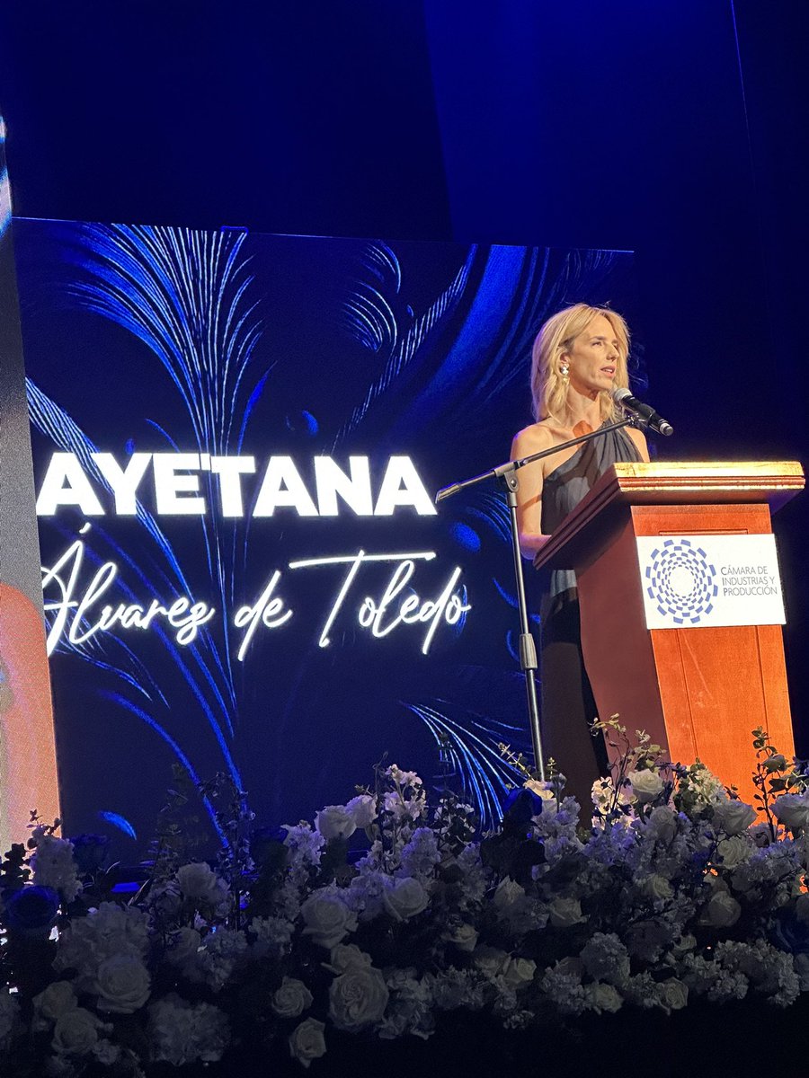 #CIP88AñosJuntos brillante intervención de <a href="/cayetanaAT/">Cayetana Álvarez de Toledo</a> “El Optimismo es combativo, un optimista se levanta del sofá trabaja para que el progreso continúe. Defiende los valores e ideas que hacen posible el desarrollo y el bien común”