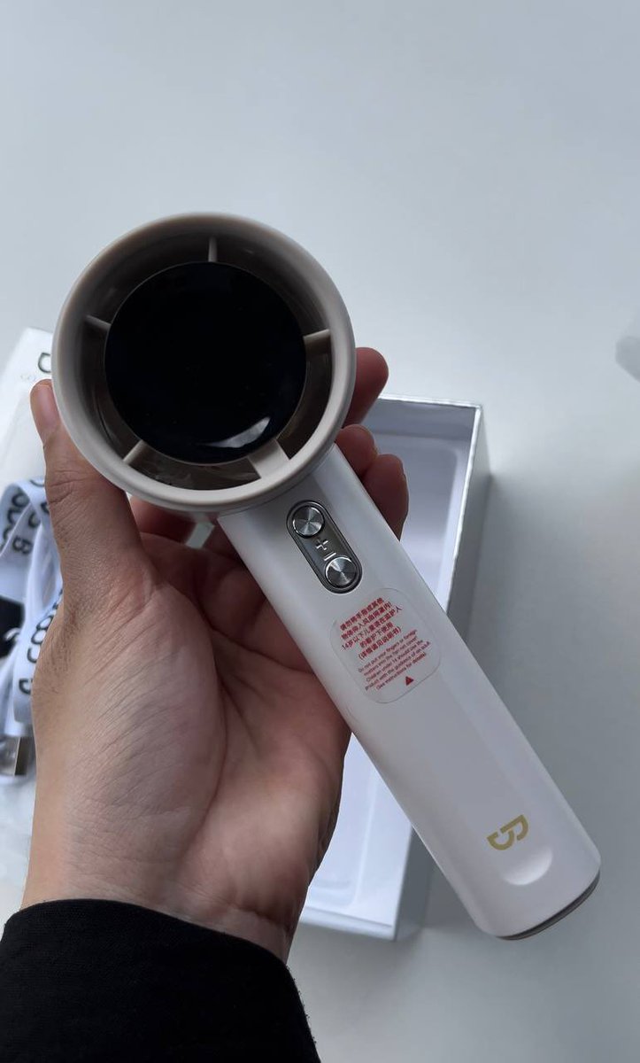 bckupacc99's tweet photo. random things yg aku TERINFLUENCE dengan Khairul Aming aka KA. 

plain tshirt - kain sejuk, tak memeri 

handheld fan (budget version) - angin ribut gila, ringan 

tumblr - ais tahan berbelas jam, premium design https://t.co/MnW7hgCJwI