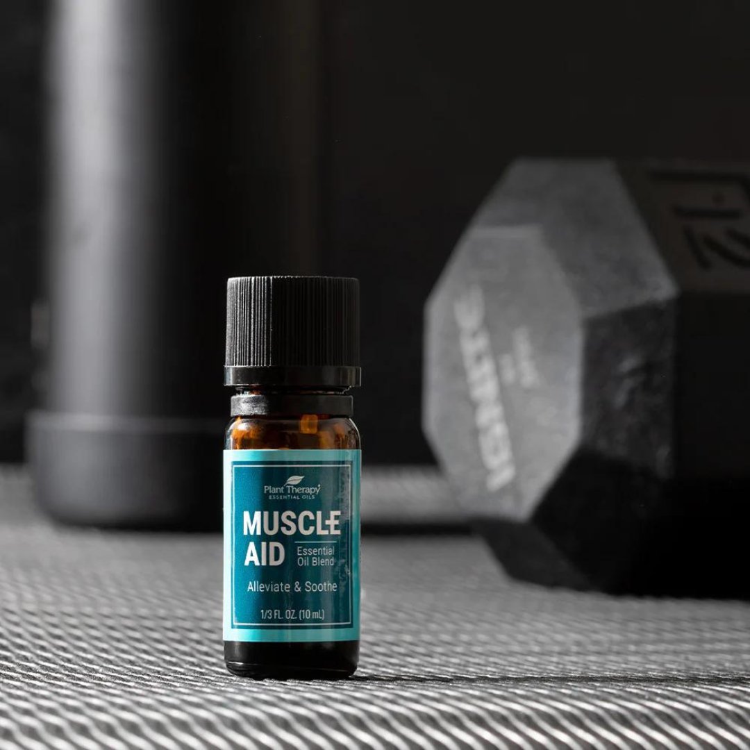 OilyPod's tweet photo. Muscle Aid Essential Oil Blend helps soothe uncomfortable muscles, especially after a hard workout.

This blend is most effective when mixed with a carrier oil and massaged into muscles before or after you work out.

Shop now↗
#oilypod #planttherapy #soremuscle #workout https://t.co/3s794QYKRZ