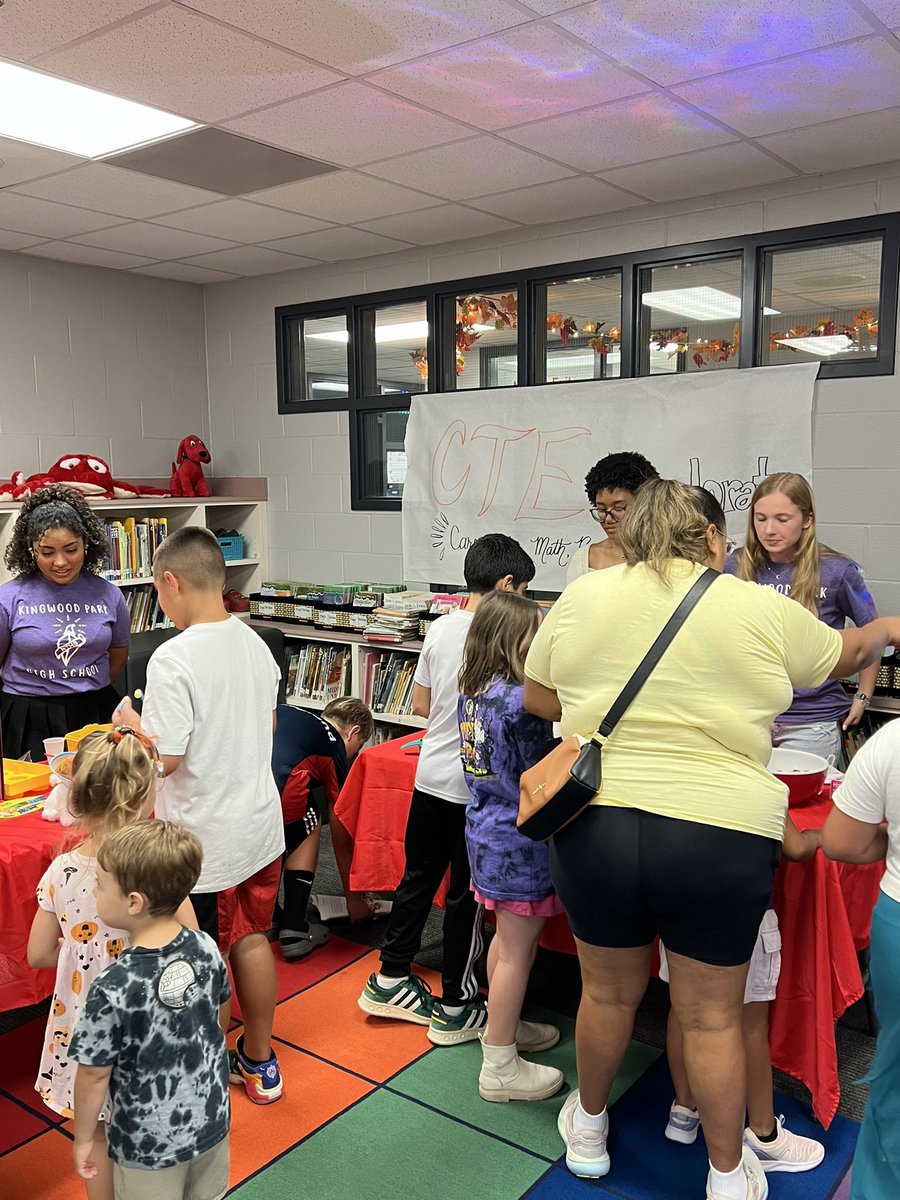 KPark Health Science (@kphealthscience) on Twitter photo <a href="/HumbleISD_KPHS/">Kingwood Park HS</a> National Technical Honor Society and CTE ambassadors had a great time at <a href="/HumbleISD_WHE/">Woodland Hills Elementary</a> Academic Night!! We helped explore various careers, used math to create a tasty treat, and gave away books for students to read! <a href="/HumbleISD_CTE/">Humble ISD CTE</a> <a href="/HumbleISD_KPHS/">Kingwood Park HS</a> National Technical Honor Society and CTE ambassadors had a great time at <a href="/HumbleISD_WHE/">Woodland Hills Elementary</a> Academic Night!! We helped explore various careers, used math to create a tasty treat, and gave away books for students to read! <a href="/HumbleISD_CTE/">Humble ISD CTE</a>
