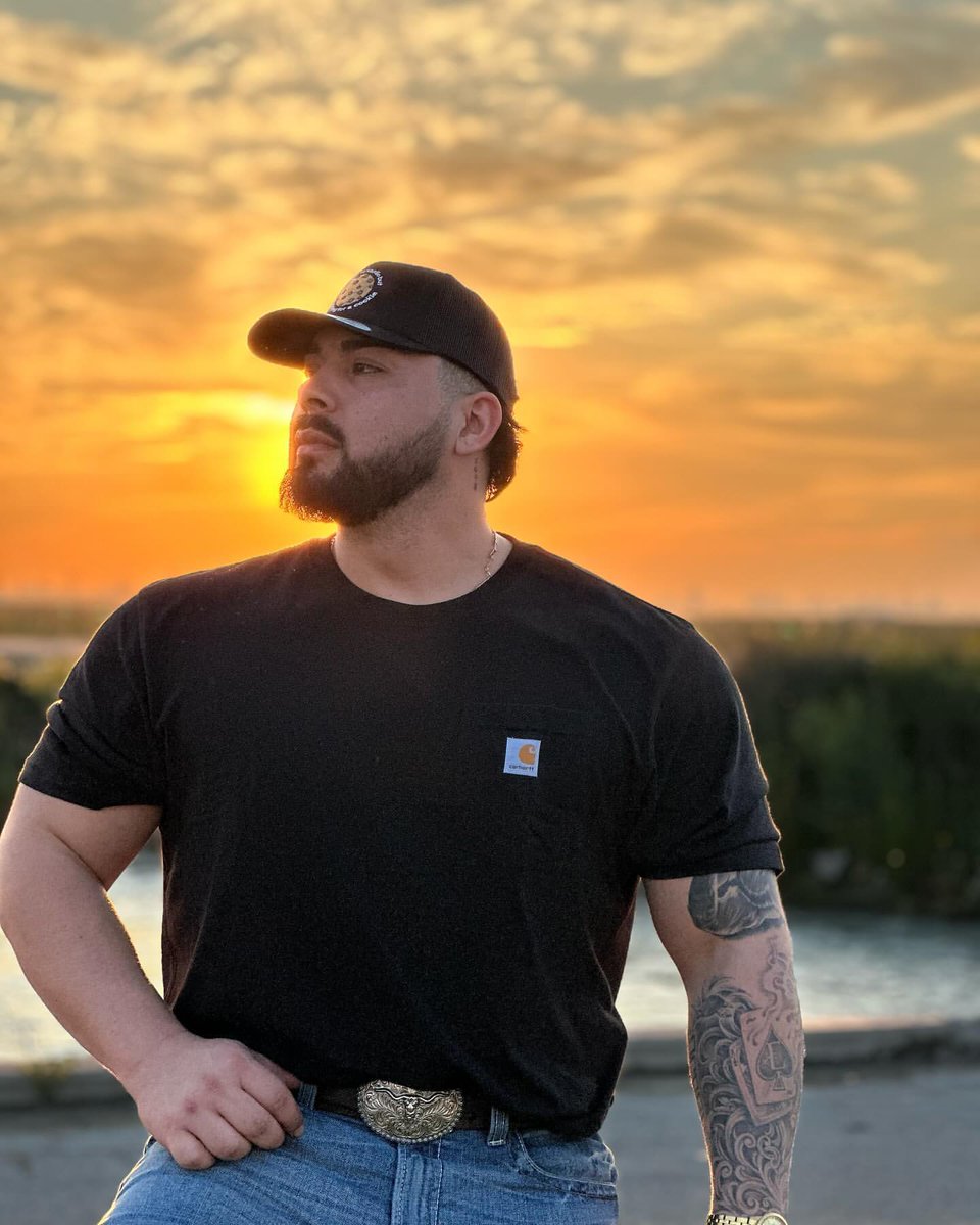 its_joelfarias's tweet photo. Standing tall like a mountain steady and strong #BuiltForItAll ⛰️ 
https://t.co/OLKcrOF02d https://t.co/yJqqfLdHFT