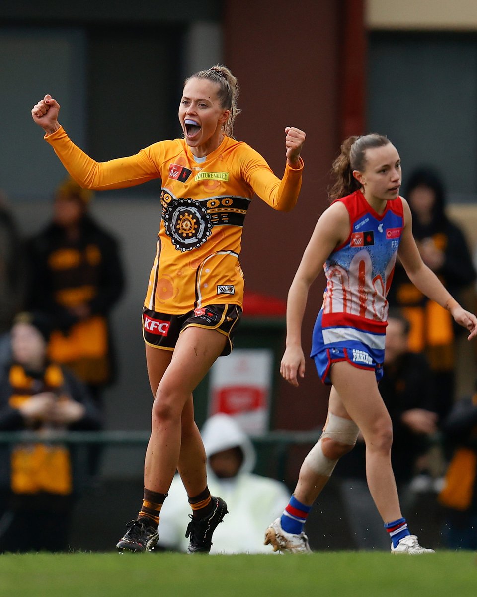hawthornaflw's tweet photo. 10 pics of our #10 ahead of her 75th game 😍

More incoming below of Kashy's journey so far 👇 https://t.co/XjUVRJIZJ0