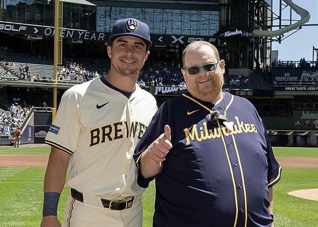 deadbadgers18's tweet image. surely this fan is happy with the Sal homer