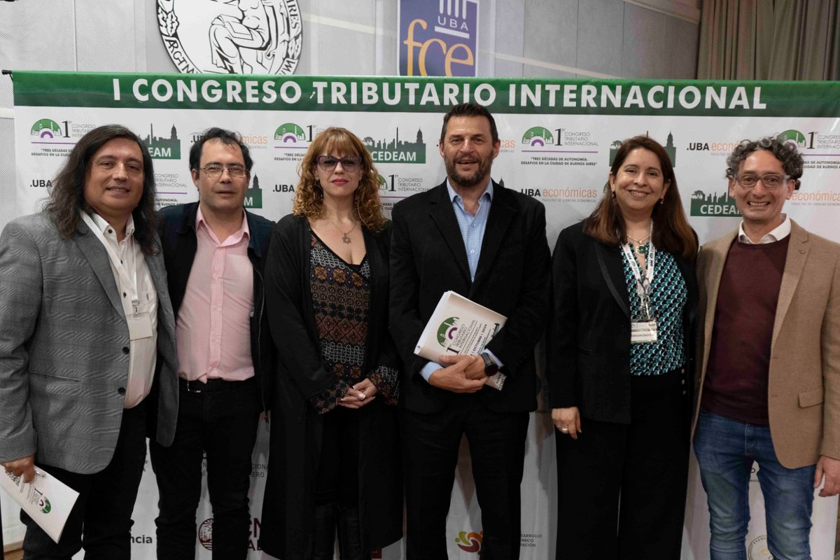 Sanchezrcomuna5's tweet photo. En el 1er Congreso Tributario del CEDEAM (@UBAeconomicas) junto a @ADUBAArgentina y @Gkrivo firmando cartas para acuerdos de colaboración entre las instituciones.
@javiperaltaok @patoaragonreyes 
@congresocedeam https://t.co/JoUMABVYO6