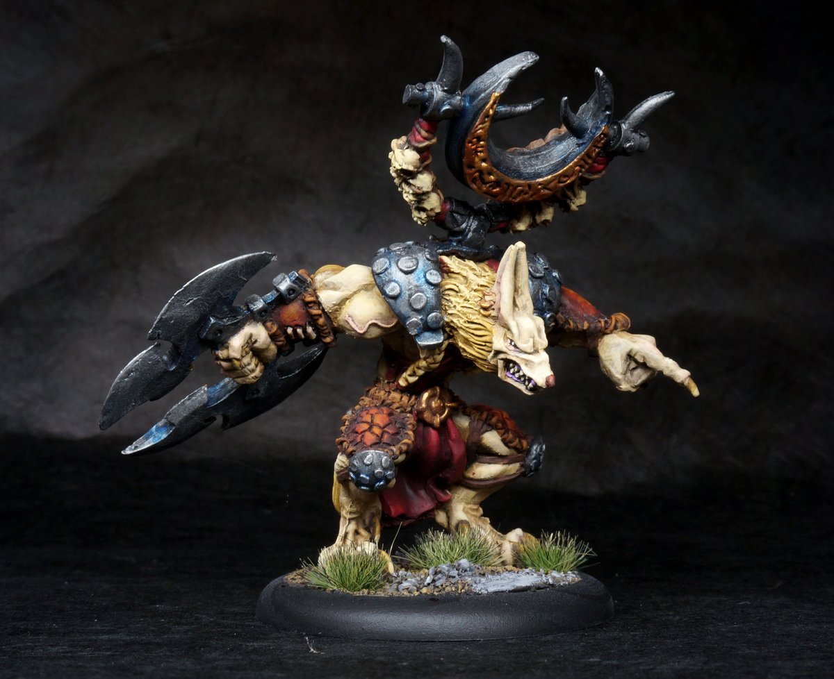 Wolfen pointing to the ice cream he wants. Rackham Miniatures.