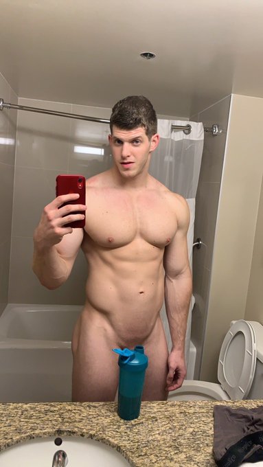 Throwback Thursday just because ?‍♂️ https://t.co/3VY9D8We4J