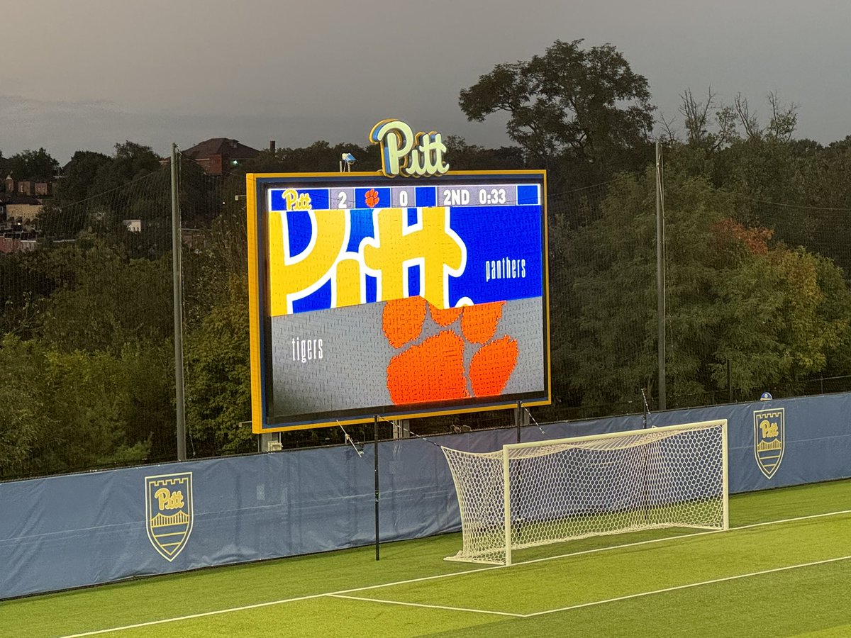oaks_ladyeagles's tweet photo. Great evening out tonight watching @Pitt_WSOC. We are fortunate to have high level ACC soccer right in our back yard. Pitt roster is full of former WPIAL stars and they brought home a 4-1 over Clemson! 💪
#KOSoccer🦅 #H2P https://t.co/gBhFu2wgI6