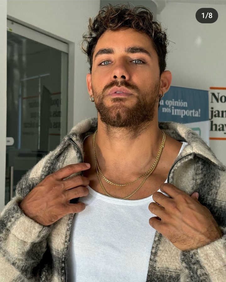 Ya son mas de las ocho ya pues que empieze #AustinPalao