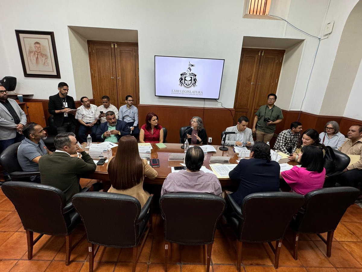 SamuelMunozG's tweet photo. Hoy realizamos una presentación de lo que es y ha hecho el Canal Parlamento de Jalisco ante los nuevos integrantes que conformarán la sexagésima cuarta legislatura en el Congreso del Estado de Jalisco. https://t.co/lq2Ff1oy73