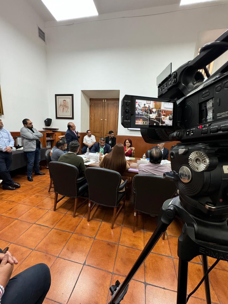 SamuelMunozG's tweet photo. Hoy realizamos una presentación de lo que es y ha hecho el Canal Parlamento de Jalisco ante los nuevos integrantes que conformarán la sexagésima cuarta legislatura en el Congreso del Estado de Jalisco. https://t.co/lq2Ff1oy73
