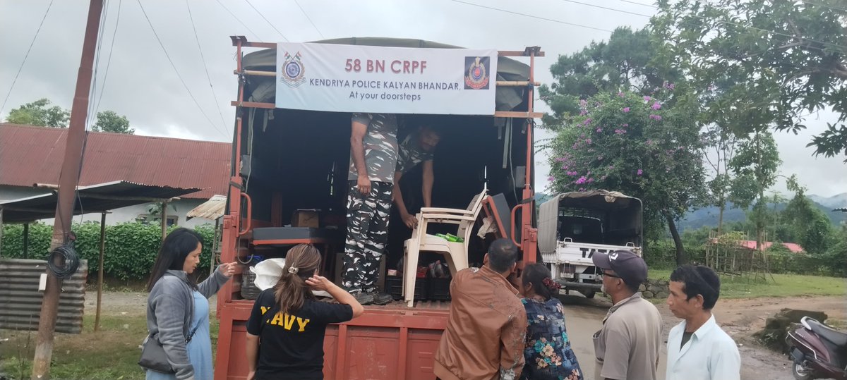 Commandant58Bn's tweet photo. #58 BN CRPF KPKB
# “ Canteen on Wheels”
58 Bn CRPF KPKB distributed canteen items to following village peoples C C Pur –Dist ,Manipur on 03/10/2024. Confidence building steps by 58 Bn CRPF.
1. K Kotlian
2. Matijang
@crpfindia @mnp_2018 https://t.co/Y8VBV5ZLYt