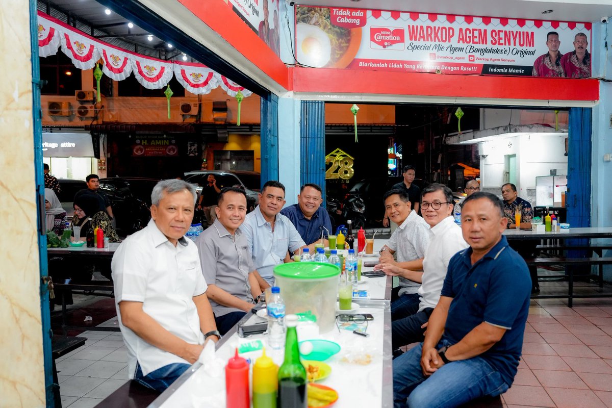 Kodam_1BB's tweet photo. Nongkrong di Warkop, Pangdam I/BB Bersama Forkopimda Bahas Perkembangan Sumut https://t.co/VSRVOV7EOt