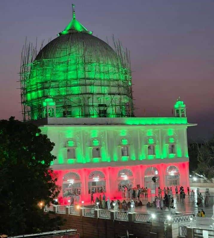 साधू बने तो मोहमाया छूटे,
वैरागी बने तो छूटे तन,
हरि तेरे से सच्चा प्रेम हो जाए तो
तभी छूटे सारे मोह माया के बंधन।