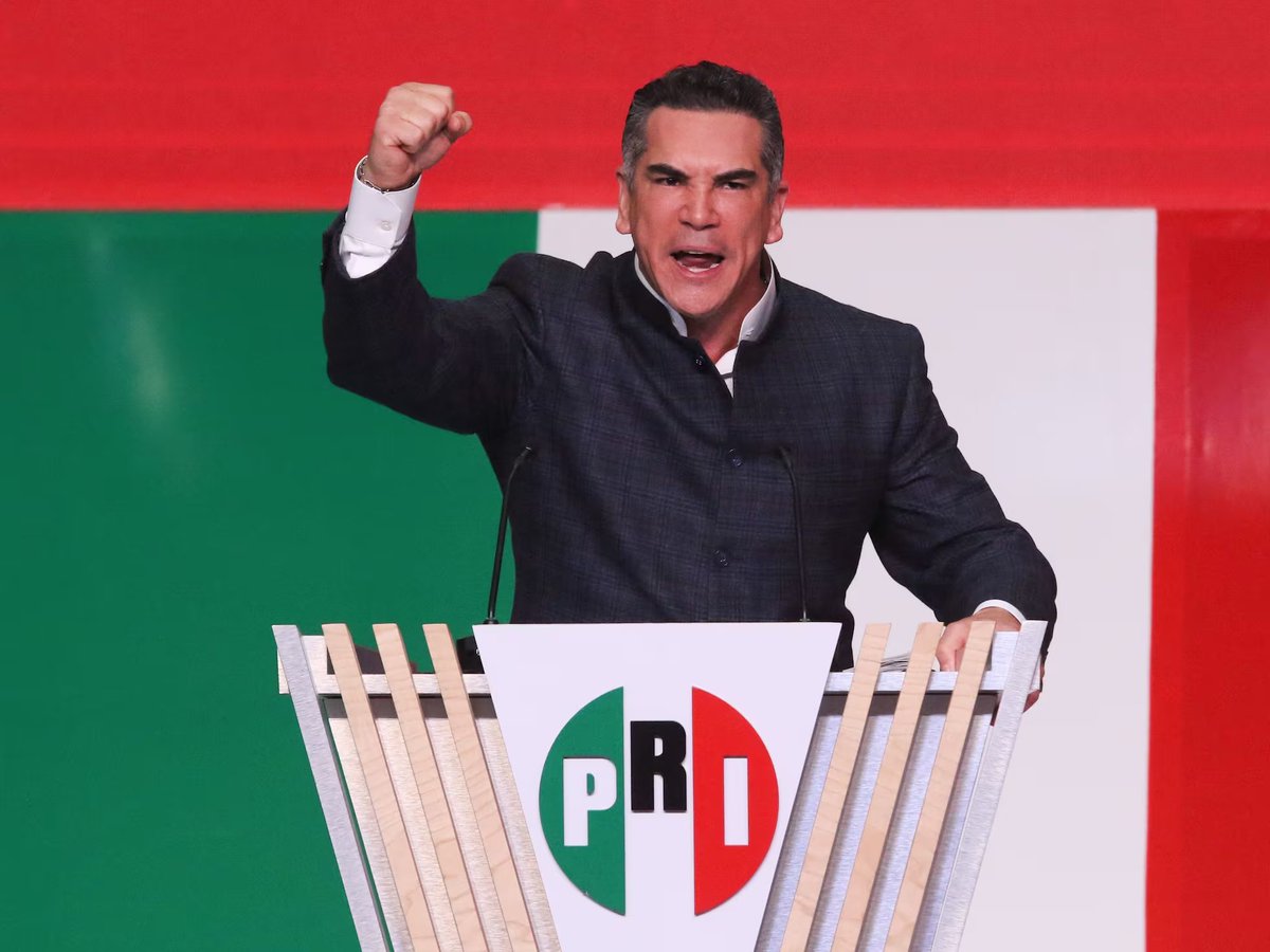 🔴 #ÚLTIMAHORA | ¡'Alito' se queda al frente del PRI! Avala TEPJF su reelección como líder nacional del tricolor.

La Sala Superior del <a href="/TEPJF_informa/">Tribunal Electoral del PJF</a> declaró válidos los cambios de los estatutos del <a href="/PRI_Nacional/">PRI</a> y su reelección como dirigente del partido, pese a un proyecto de