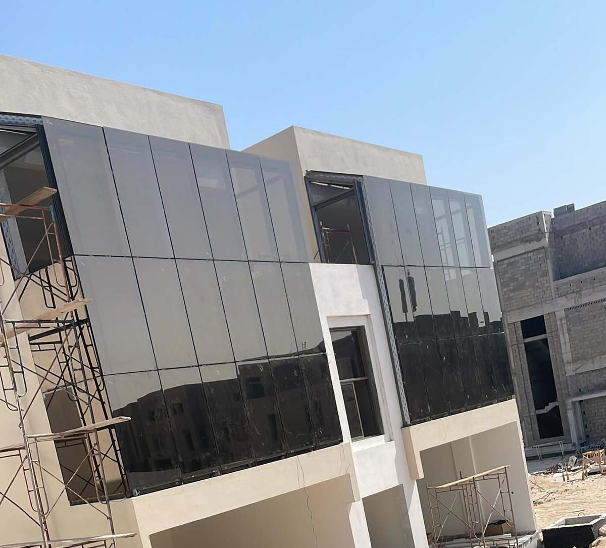 Cladding0glass's tweet image. نحن الرآئدون في توريد وتركيب جميع أعمال الكلادينج المقاوم للحريق وواجهات الزجاج الاستركشر والكارتنول المعماري المقاوم للصدمات بأحدث التقنيات والتصاميم العصرية الحديثة وبمواد ذات جودة عالية معنا يتحول حلمك إلى واقع المنطقة الشرقية للتواصل 0553976227