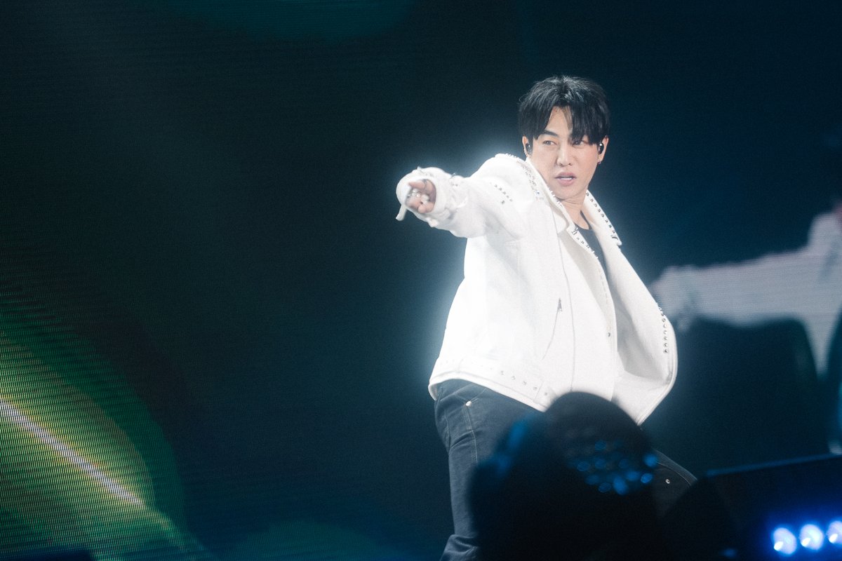 otpcnews's tweet photo. ยิ่งใหญ่! “เป๊ก-ต้าห์อู๋” นำทีมทัพศิลปินดารา ร่วมเปิดโฉมความอลังการ “IDEA LIVE” พร้อมรองรับกิจกรรมความบันเทิงระดับโลก
#PeckPaLitChoke️ #DAOU
#OHMLENG #PERSES_TH
#IDEALIVEGrandOpenHouse
#IDEALIVE
จัดงานขึ้นอย่างยิ่งใหญ่ เหล่าคนดัง และเซเลบริตี้ร่วมงานคับคั่ง บริษัท ซูเปอร์เฟซ (ประเทศไทย) จำกัด จัดงาน “GRAND OPEN HOUSE OF IDEA LIVE” เปิดตัว “IDEA LIVE” เมื่อวันที่ 30 กันยายน 2567 เป็นอีกหนึ่งปรากฏการณ์ครั้งสำคัญแห่งอุตสาหกรรมเอ็นเตอร์เทนเม้นท์ ระดับเวิลด์คลาส พร้อมเปิดตัวไลฟ์ฮอลล์ คอนเสิร์ต แห่งใหม่ของกรุงเทพฯ ภายใต้คอนเซปต์ “ปลุกพลังความคิดสร้างสรรค์ที่ ไอเดียไลฟ์” สัมผัสประสบการณ์ความบันเทิงแห่งใหม่แห่งภูมิภาคเอเชียตะวันออกเฉียงใต้
ภายในงานมีทัพศิลปินดาราตบเท้าเข้าร่วมฉลองความยิ่งใหญ่ อาทิ “ออฟโรด - กันตภณ, ไดร์ม่อน - ณรกร, จิมมี่ - จิตรพล, ซี - ทวินันท์, เกรท - สพล, ดัง - ณัฎฐ์ฐชัย, ภณ - ธนภณ, นัท - ศุภณัฐ, เบนซ์ - อัทธ์ธนิน, มอส - ภาณุวัฒน์, แบงค์ – มณฑป” และ 3 หนุ่มจากวง 4MIX - แม็กก้า, โฟล์คซอง” และ “จอร์จ” รวมไปถึงมินิคอนเสิร์ตสุดมันจาก “เป๊ก-ผลิตโชค , ต้าห์อู๋ - พิทยา, โอม - ภวัต, เล้ง - ธนพล, ATLAS, PERSES, PRETZELLE, BAMM, MXFRUIT, ZOLAR และ PROJECT M.O.N.” และเซอร์ไพรส์พิเศษจากวง “Fellow Fellow” ในเพลง ‘ดาวหางฮัลเลย์’ และ ‘ไม่เปลี่ยนเลย’ ประกอบการเนรมิตฉากงานแต่งงาน เพื่อตอกย้ำว่าสถานที่แห่งนี้พร้อมสำหรับจัดงาน จัดกิจกรรมต่างๆ อย่างครบครัน
อ่านข่าวเพิ่มเติมได้ที่ https://t.co/e8FYzXNxB9